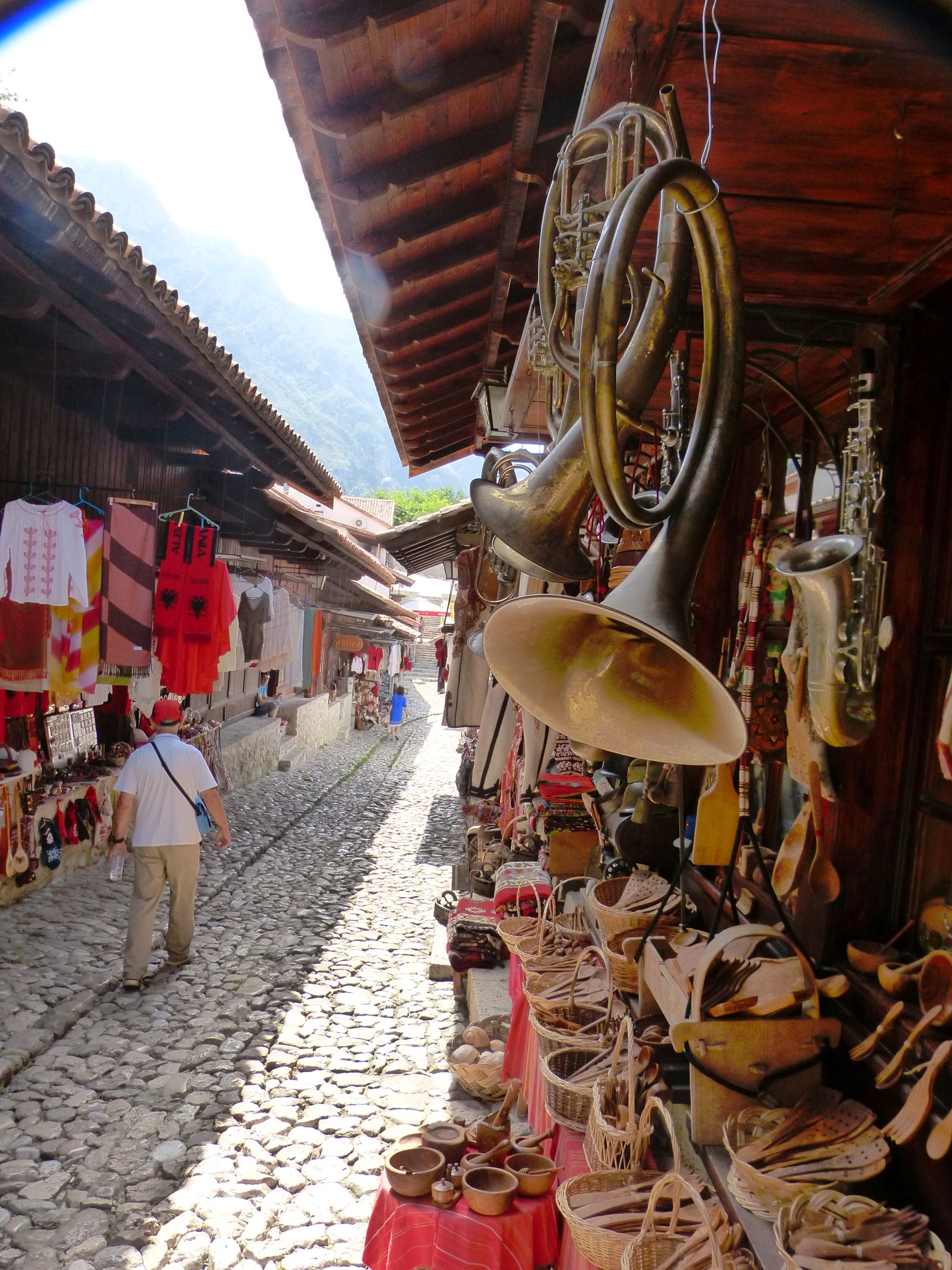 Trödelmarkt in Kruje - photo: LCTours