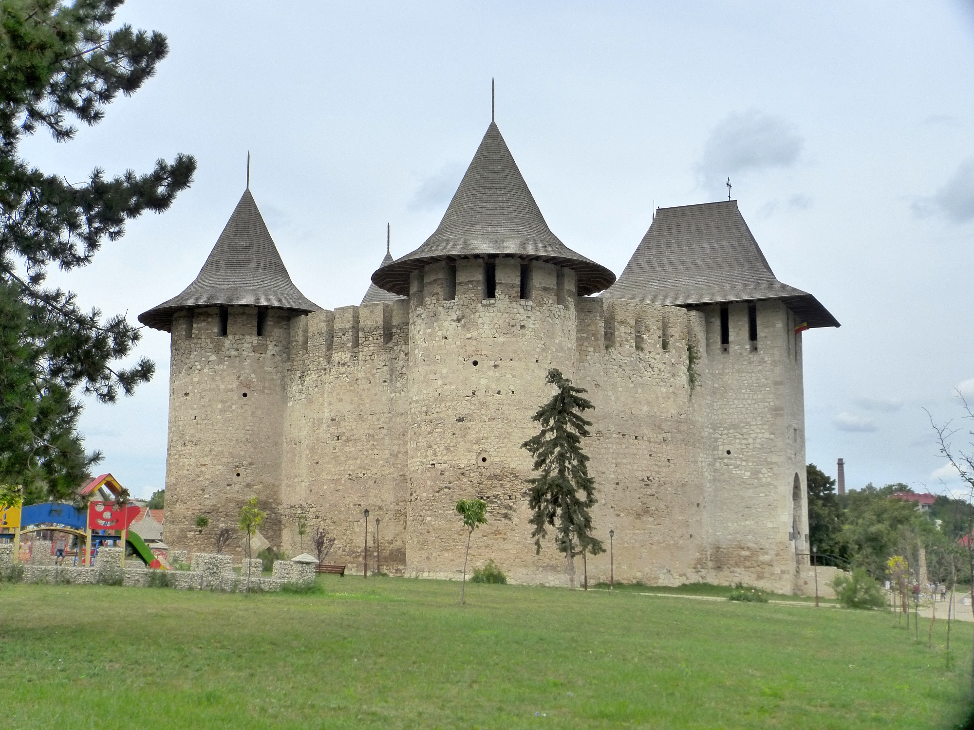 Burg Soroca - photo: LCTours