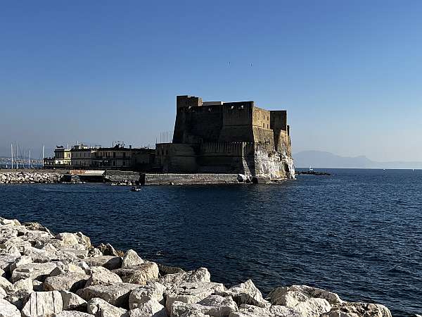 Castello dell''Ovo - foto: LCTours